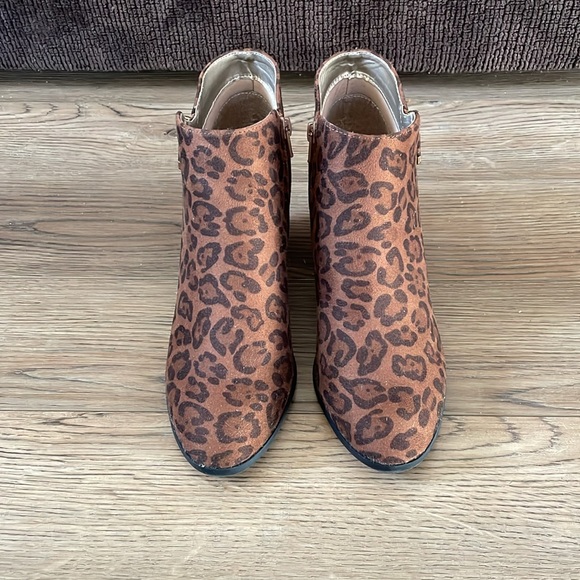 Style & co leopard print heeled ankle boot - Picture 2 of 7